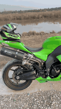 سلام عليكم
Kawasaki - ninja -zx10r 

مكينة 1000cc 

موديل 2006

(رقم واسط تحويل ثاني يوم)

الدراجة مكفولة كفالة عامة 

شتكلي أكلك مكفول

كهربائيات - عقل - ضفيرة - شاصي

الدراجة ماشية ( 13 ألف ) خارج العراق 

مماشية بالعراق شي قليل كلش

الدراجة أمريكية حادثها كفرات صفاحيات مصلحات و مصوبغات فقط فقط فقط 

( بيها فطر بالبچم يم يدة الگلچ )

الكزوز (كاربون فايبر أصلي نفس المزاد )

دمبر كاىسكي بلادي (أصلي نفس المزاد )

المري موجودات 👌
السعر 43 و بيها مجال بسيط

مكاني واسط صويرة 

أستفسار اتصل و تدلل 

***********
