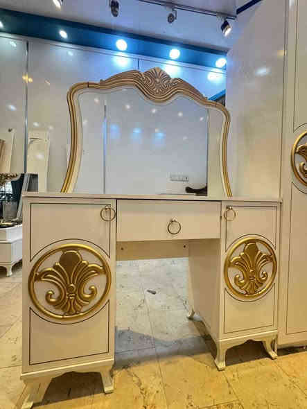 غرفه نوم 9قطع السعر 650
عنوان نجف النجف
