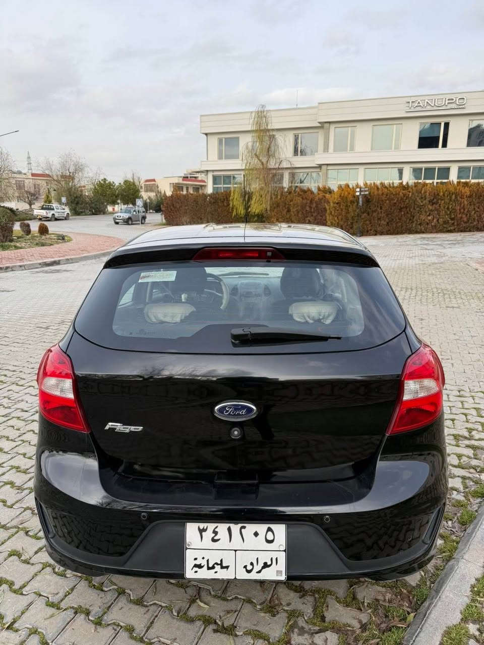 فۆرد فیگۆ 2020
سفری شەریکەی قاصد
 خەلیجی 
‏92,000 Km  ڕۆیشتوە 
دوو بارچة بۆیاخی هەیە ، بێ ناو گرتن بێ ئێر باگ
پشت و پێش کەبس
بەناوی خۆمەوەیە 
ڕۆنی مەکینە و گێر تازە گۆڕاوە 
 1 پەڵی بجووک شوین ساردی هەیە و قەڵەمکاری هەیە   
قایشی مەکينە گوڕاوە
تازە سێرفز کراوە و هەوو سێرفزاکانی لە شەریکە کراوە
مەکینە و گێر بە شەرت

نرخ : 83,000$ 
مەجالی کەمی هەیە 

فورد فيغو 2020
صفر شركة القاصد
خليجي
ماشية : 92,000 كم

السيارة بيها قطعتين صبغ فقط، بدون دواخل وبدون ايرباك
بجم كبس 
سياره باسمي 
شرط التحويل

دهن المحرك والگير جديد مبدل
بيها شبر بارد و تكحيلات
قايش الداينمو مبدل 
مسويلها سرفز جديد و كل سيرفزاتها شركة

الگير و المحرك شرط 

السعر: 83,000$
و بيها مجال بسيط

                                                               رقم
*********** السليمانية, العراق
