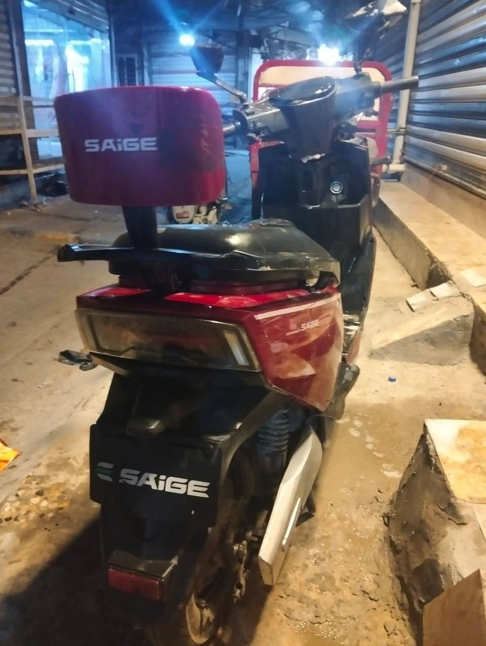 للبيع بطارياتهه تعبانه يرادله بطاريات كلوب كله شغال مكفوله من ل حادث فقط يرادله بطاريات وهذه رقمي ***********. وسعره ب 375 ارخص شي بل سوك
