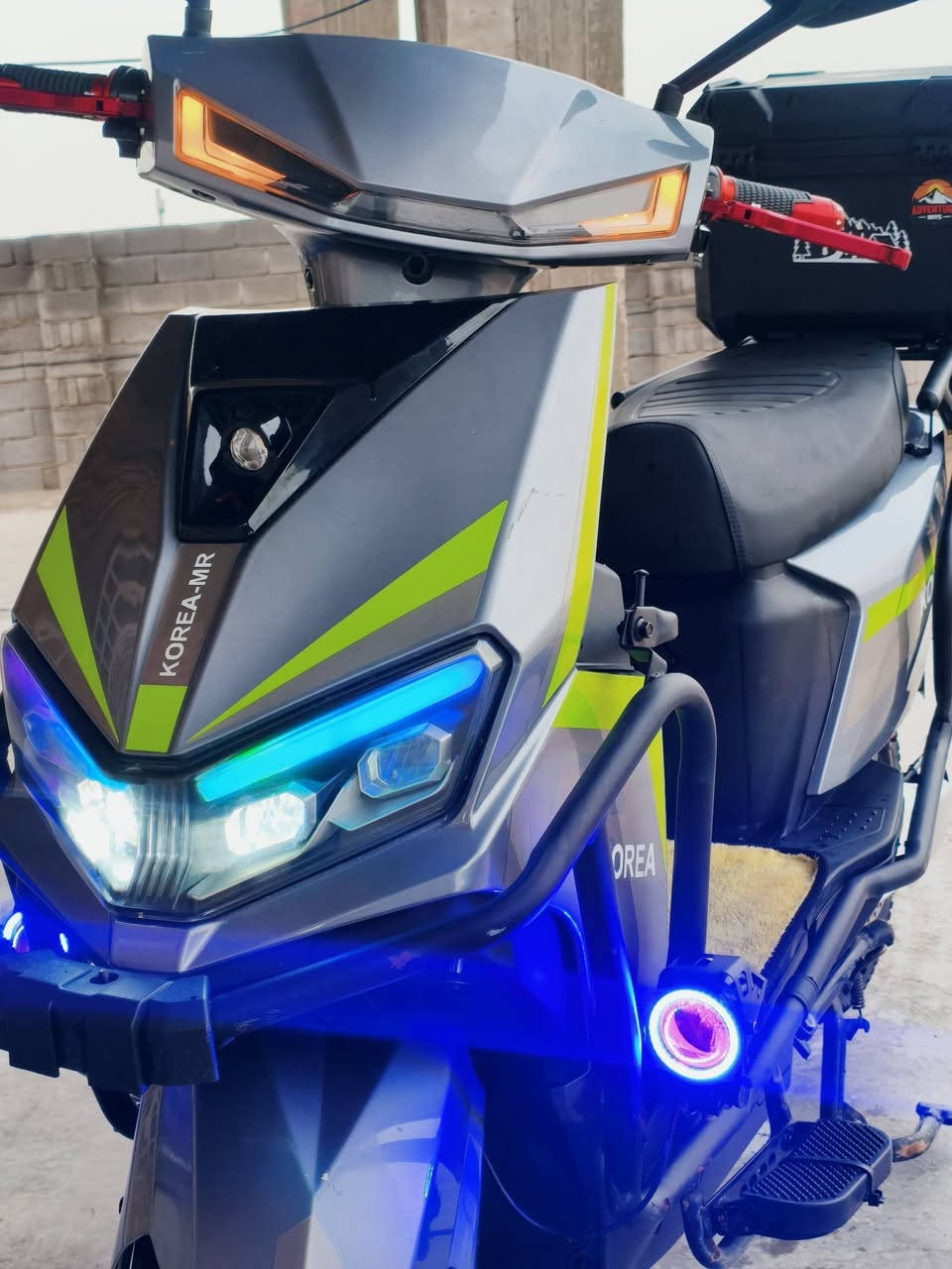 سلام عليكم دراجة سكنس شبح موديل 2026 مستخدمه شهر واحد دراجة بعده على وضع شركه تجي شوفه شرط إذا مو اجدد من صور مو الك نضافه 100٪فول مواصفاتت
 لون مميز لايت زنون عدسة LED سرعة 99حقيقي 🔥صاروخ بل مشي مراوس ب ايراني مرتب حصرأ واذا تشتري خابرني ونتفاهم ع سعر
رقم الهاتف.*********** متواجد بأي وقت
