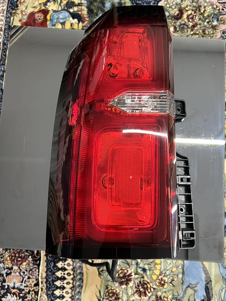 بك لايت تاهو مديل 15 لل20اصلي
واحد جديد جداً زلغ مابي 
والثاني فقط الجامه مكسوره شغال مابي شي
سعرهن 350 الف مكاني ناصرية

***********
