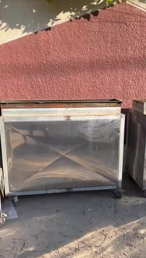 ٱلْسَلآمّ عَلْيّكَمُ وَرَحَمُةٌ ٱلّلـه  مناقل عدد اثنين مال اجنحه او دجاج وحده عرضه 150 متر ونص وحده عرضه 120 متر وعشري وموجود فديو بل منشور مكاني الدوره حي الصحه*********** 
السعر الجبيره 300 الف وصغيره 250 الف
