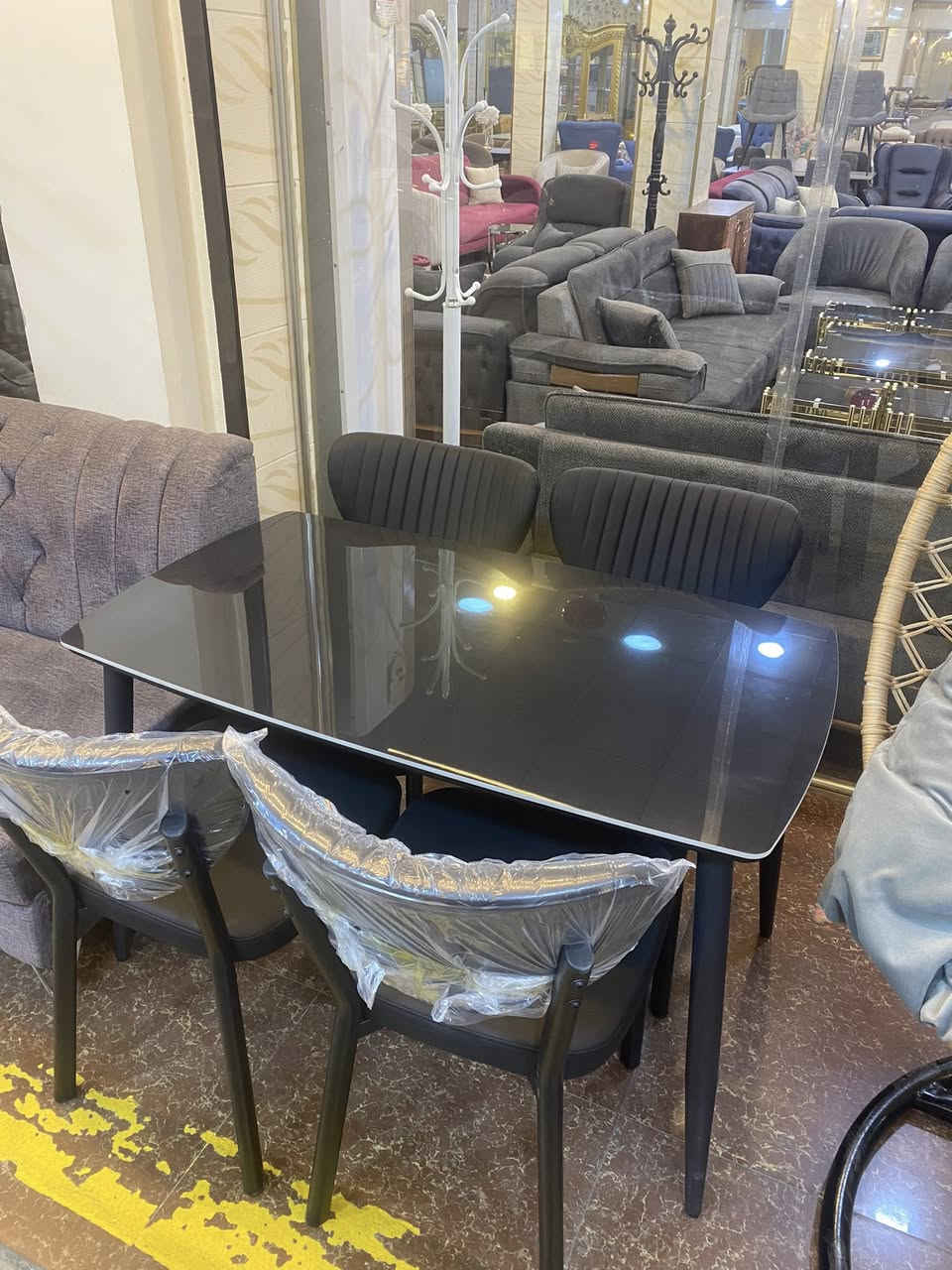 اهلاً وسهلاً بيكم زبائنه الكرام
وصل وجبه جديده من ميز طعام كرسي 6 و 4 مرمر + خشب زان العنوان موصل شارع الدكزلة  اثاث الربيع الاستفسار عن طرق واتساب ***********/ ***********
