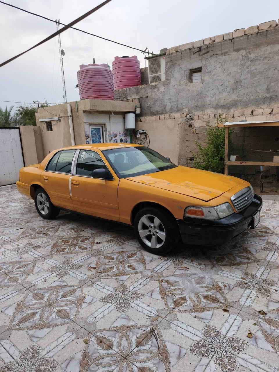 للمراوس فقط فقط بخصوصي فورد فكتوريا 2010 محرك 3000 فيفتي وگير ياباني حدادية حلوة كهربائيات كلها شغالة اتحمل الهيئة بس وسنويتها نافذة من 2020 
***********
