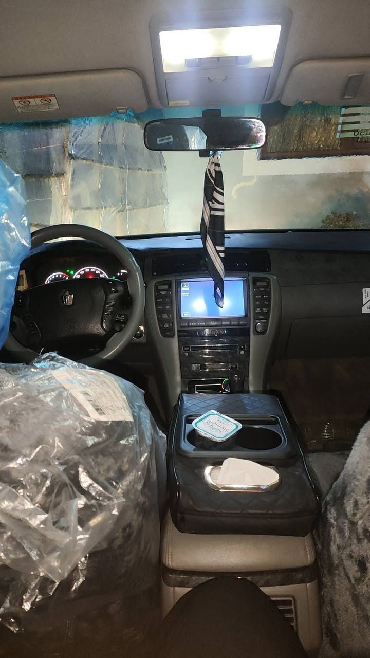 2005. گيرمةكينة گةورة ١٨٢ مووس
بي دوكةل   ٢ دوكمة 
شاشة بةسمة كاميرا 
تةبريد سارد كةرم 
تةقةورةقة بةشةرت 
كامل مةسروف  ٢بارجةبوياغ  ئةوربا 
کامل مەسرەف کراوە
تازە هایدرۆلیک و ڕۆنی گۆڕاوە
  دينار مةسروف نية 
كودي هية 
***********
گەر موشتری نیت سەرمان مەهێشؽنە لەگەڵ ڕێزم
