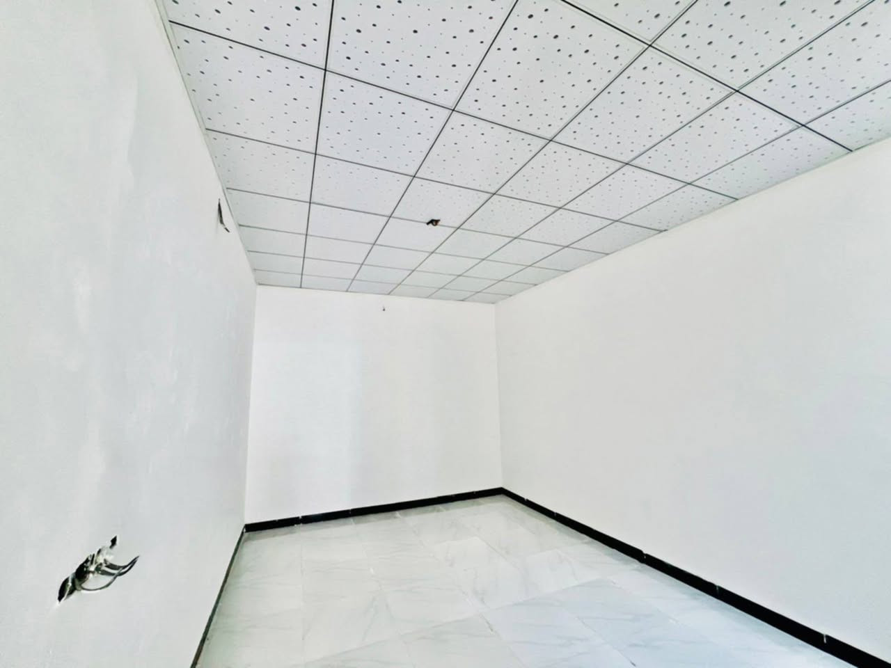 يعلن مكتب  العراق عامود 289
بيت 50متر للبيع بلاش 😯😯
 
بناء حديث وشغل كله درجه اوله 
بناء طابوك وساس وصقف صب مسلح 
يحتوي على غرفه وصاله ومطبخ وحمات داخل  
السعر 21 مليون وبي مجال 
للستفسار ‏‪***********
#العنوان النجف الاشرف مقابل ملحق قرية الغدير 

‏‪***********
