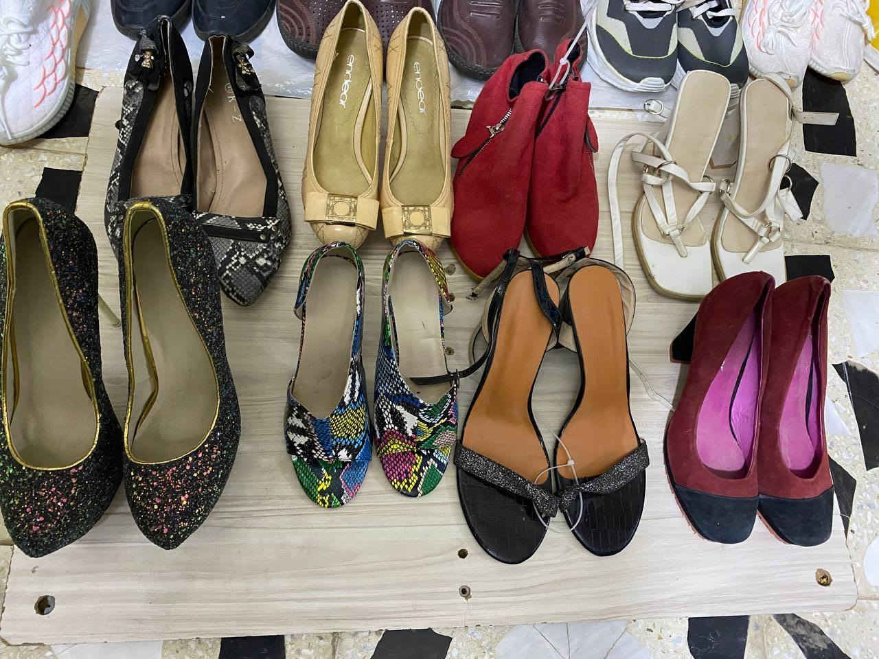 حقائب واحذية 👜 👞 🩰  ، 50 حذاء ب75 الف يعني القطعة بألف ونص، 90 حقيبة ب90 ألف يعني بألف دينار ، يصيرن كلهن 165 الف وبيهن مجال بسيط، ابيعهن شلعه تريدهن تفضل بالتعليقات او الخاص او اتصل على *********** موجود واتساب.

