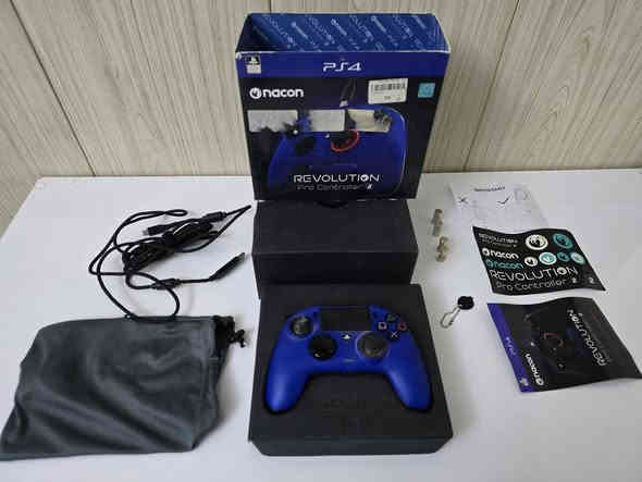 السلام عليكم
عندي هاي الغراض للبيع
محتاج فلوس
========
xbox 360 
الجهاز والمحولة وكيبل HD وجوستكات عدد 2
الجهاز مهكر بي 200 لعبة
GTA
FIFA
PES
TEKKEN
Call of Duty
وبعد هواي العاب
================
السعر 65 الف
================

Haute42 T16
Leverles arcade Stick
ترهم على PC , PS4 , PS3, Steam, Switch
كاملة مع كل ملحقاتها
اخذتها من امازون
https://www.amazon.com/Sehawei-All-Button-Controller-Hyper-Light-HautePad-HauteBoard/dp/B0FPLV1XXX/ref=sr_1_1
شوف مراجعاتها وسعرها
================
السعر 60 الف
================

مجموعة جوستكات بلي 4 كوبي
سعر القطعة 10 الف
وعندي جوستك اصلية ب20 الف
=================

جوستك ناكون ريفلوشن برو2
كاملة مع كل ملحقاتها واوزانها
ترهم PC, PS4
سعرها 20 الف
=================

مكعبات روبك اشكال غريبة ومميزة
سعر السيت 10 الف
=================

بلور هواء سعره 5 الف
=================

ماوس وكيبورد وايرلس سعر 10 الف
=================

ماوس بلودي J90s 
سعره 15 الف
=================

سماعات واير سعر 5 الف
مكاني ديوانية
توصيل موجود
***********
