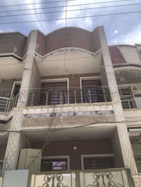 دار حديث للايجار جاهز من كلشي يحتوي على ثلاث غرف نوم واستقبال مع خدمات...