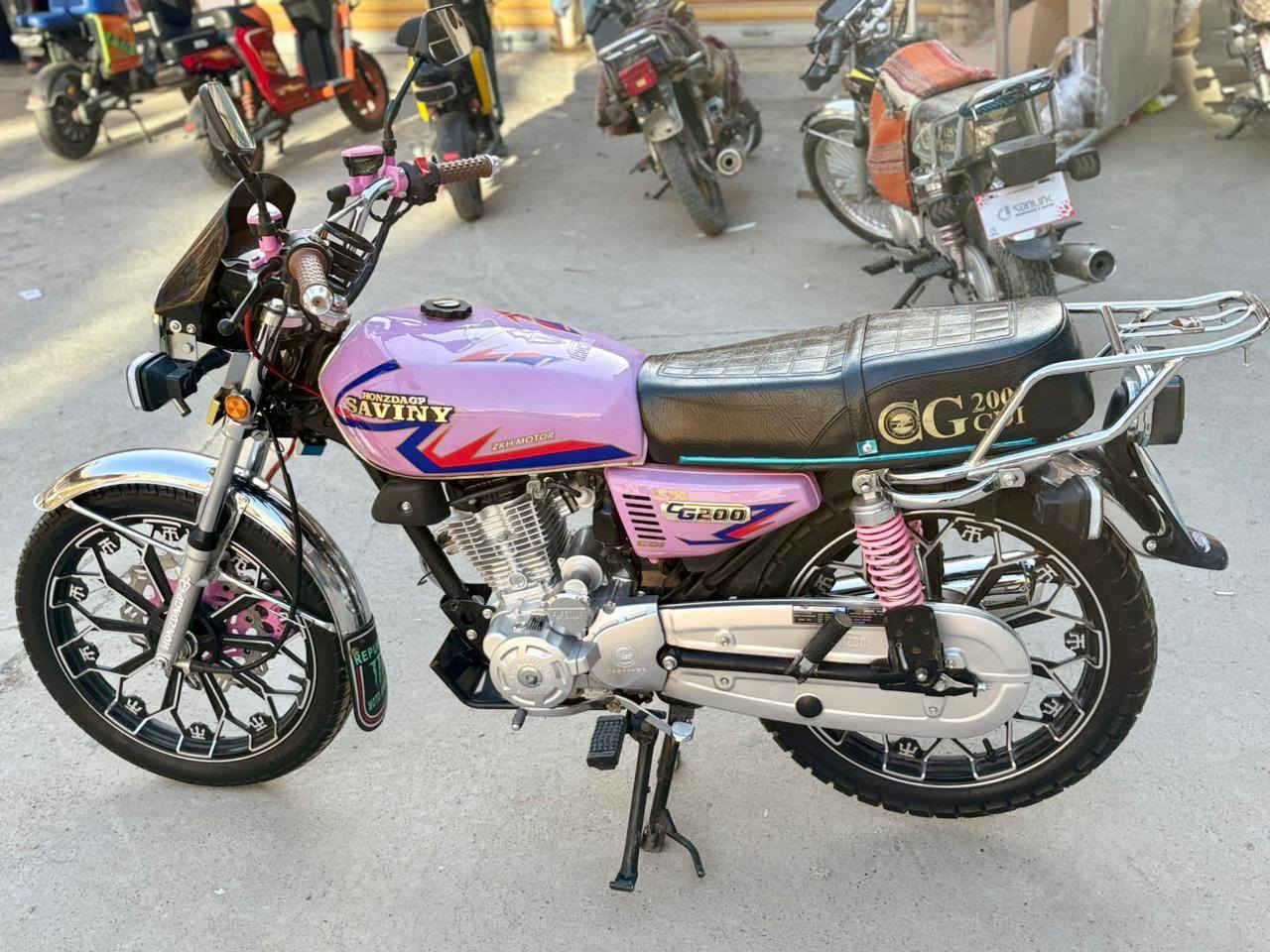 سلام عليكم دراجه سيفان للبيع موديل 2025 اوراق كامله دراجه نضيفه وبالحقيقه بعد احلى غير متواجد ع الفيس ***********
