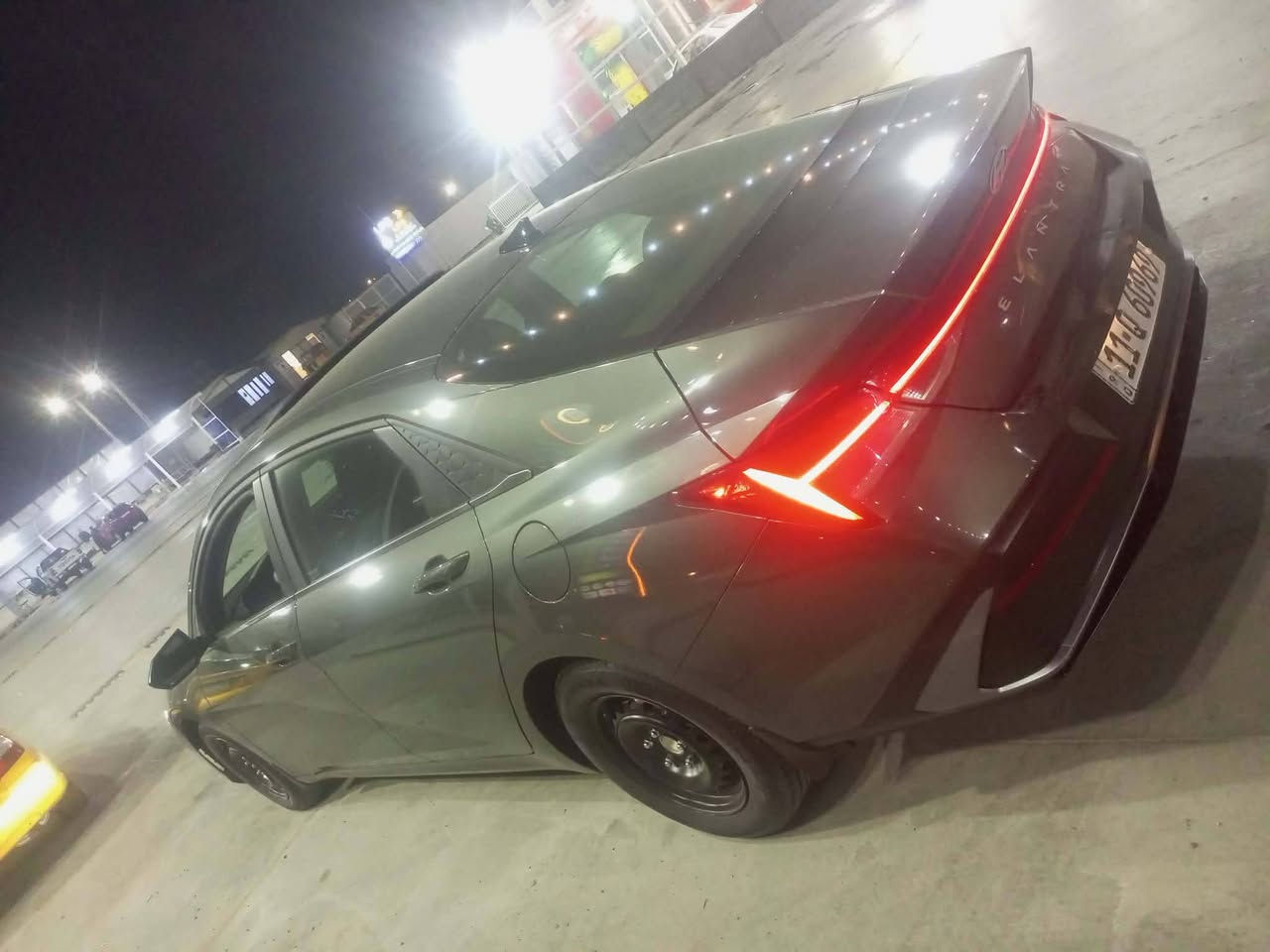 سلام عليكم الانترة مديل 24 أمريكي بدون تبديل ولا صبغ بس بارد شوية دفعة بل بدنة ماشية 15 سيارة ليبل واحد تخم تاير ويل جديد جاهزة كبل للشارع مكاني غزالية *********** سعرها 177بيهة مجال
