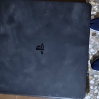 بلي 4سلم مهكر ما مفتوح ذاكره 1 تيرا جوستك عدد 5  نظام 9  كيبلات كامله ...