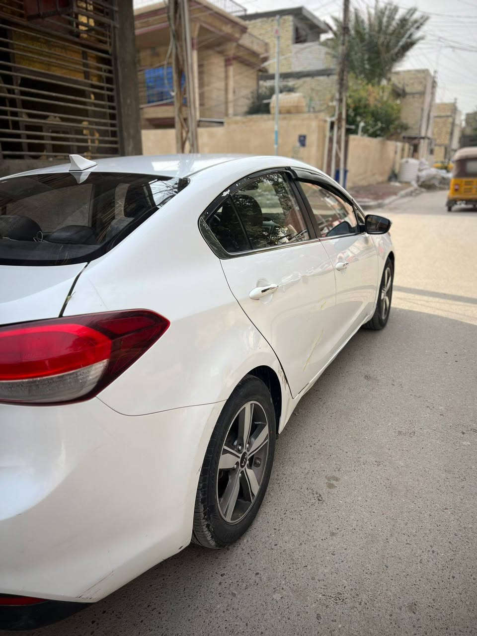 سلام عليكم من رخصت الادمن كيه سيراتو موديل ٢٠١٧ وارد خليجي سياره فول ماعده الفتحه تبريد بيانو بصمه تشغل تبريد بالكشنات مفوله سياره مكينه كير مكفولات مكان ثعالبه ***********
