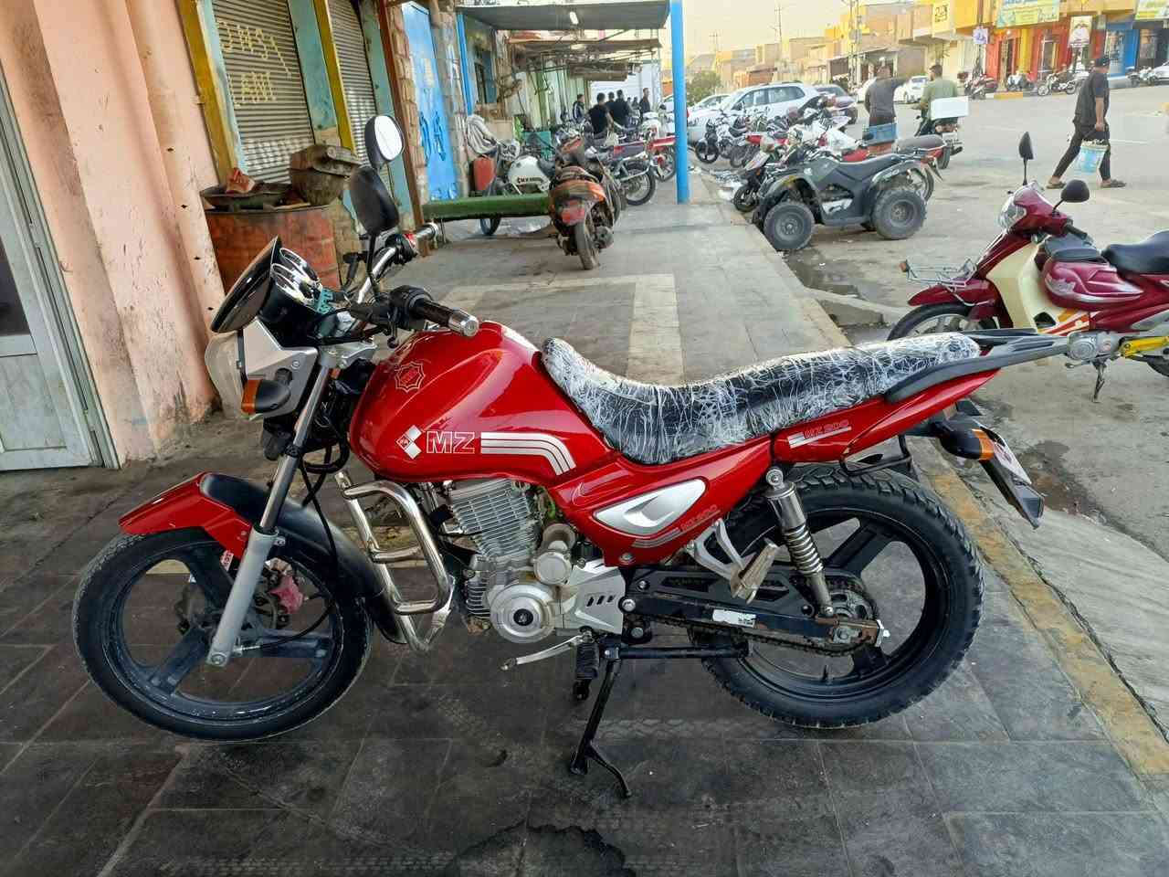 سلام عليكم ماطور امزت 200 لبيع مديل 2019 ارواق كاملة السعر 900 وبي مجال ***********
