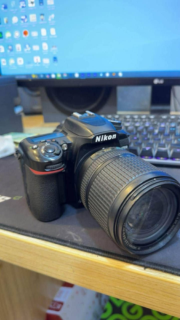 سلام عليكم  لبيع كامره نيكون 7500
نيكون D7500
الكاميرا نظيفه بنسبة 90% 
عدسة 18-140 VR
كلش محافظ عليها 
فيديو وصورة كلش تخبل والمستخدمها يعرفها شنو هيه
تصور 4K
الشتر مالتها 34379
ما بيها اي عطل شغاله وكامله 
وياها 3 بطاريات 
وياها شاحنه  الرقم 
***********
800بيه مجال 
@الجميع

