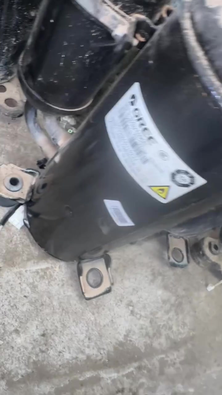 بشـرى سـارة لأصحاب الورش والمواطنين! 🚨
كل حلول الإنفيرتر (Inverter) صارت بمكان واحد يم "ورشة التقني"! 😎🔧
تعبت من التدوير على القطع الأصلية؟ ورشة التقني توفرلك كل اللي تحتاجه وبأسعار تنافسية ما تلقى مثلهة بالسوق:
 كارتات إنفيرتر أصلية لجميع الماركات العالمية:
⚡ (LG - TOSOT - GREE - Hisense - Midea) وغيرها..
 ماطورات (كمبريسورات) إنفيرتر بجميع الأحجام والسعات:
⚡ (1 طن / 1.5 طن / 2 طن / 3 طن)
✨ التميز مالتنا: كل القطع مجهزة مع ضمان حقيقي ومكفول! 🤝
🚚 خدمة التوصيل: متوفرة لجميع محافظات العراق العزيزة.
📍 العنوان: بغداد - حي أور - قرب جامع الفردوس.
📞 للحجز والاستفسار: ***********
