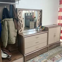 عندي غرفه اخشاب تركيه البيع متكونه من 11 قطعه سعر 800 وبيه مجال رقم 07...