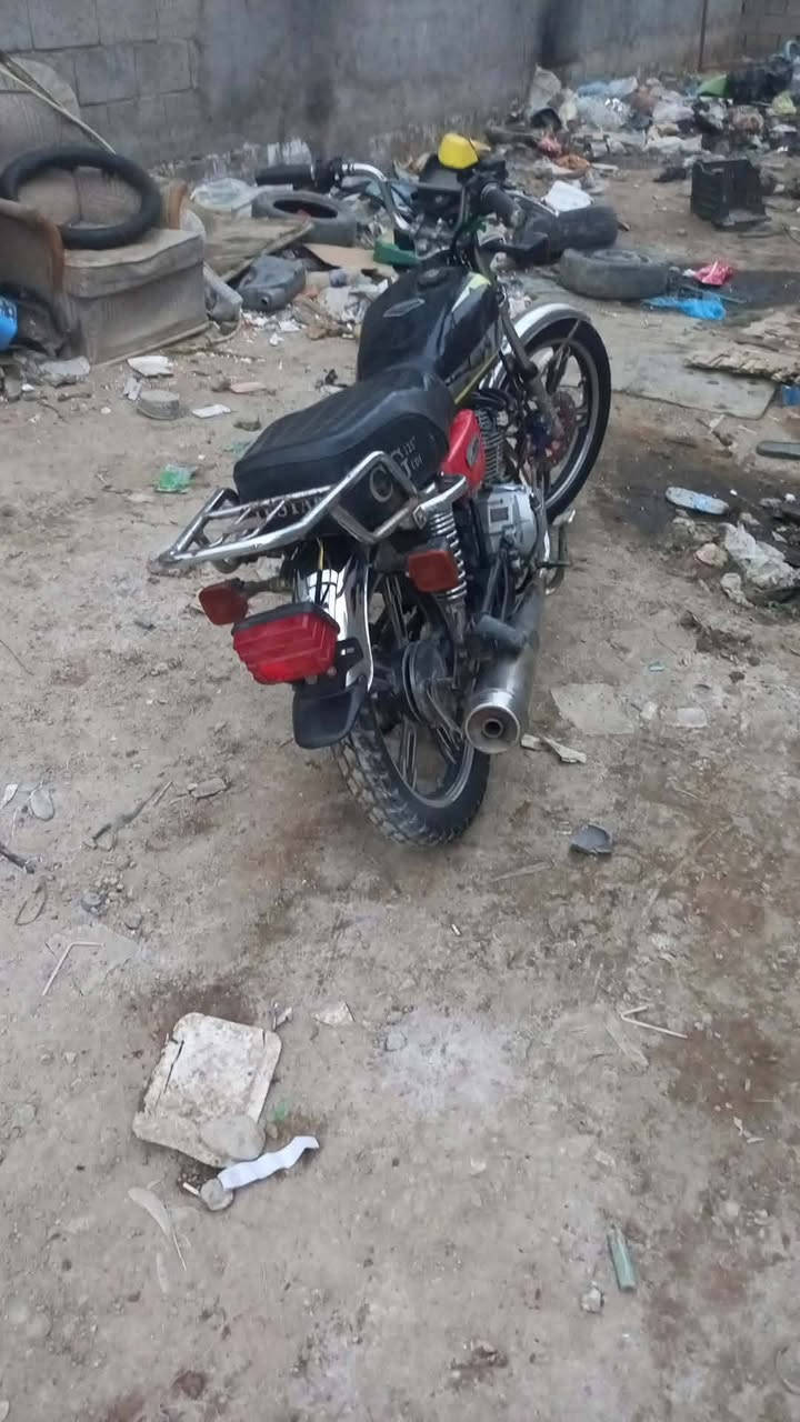 السلام عليكم شباب دراجه خير من الله مابيه شي نقص بيه بس الليت مابيه موديل 2022مابيه اوراق بس الدراجه كلش حلوه المكينه مابيه شي لاصوت ولا تخان ولا نضوح اكفلك سرقه وعشاهر بكان بغداد جسر اديالى الجديد الكرغوليى السعر 425وبيه مجال الطيبين اذا موشراي لاتخابر رجاهن هاذه الرقم بي واساب ***********
