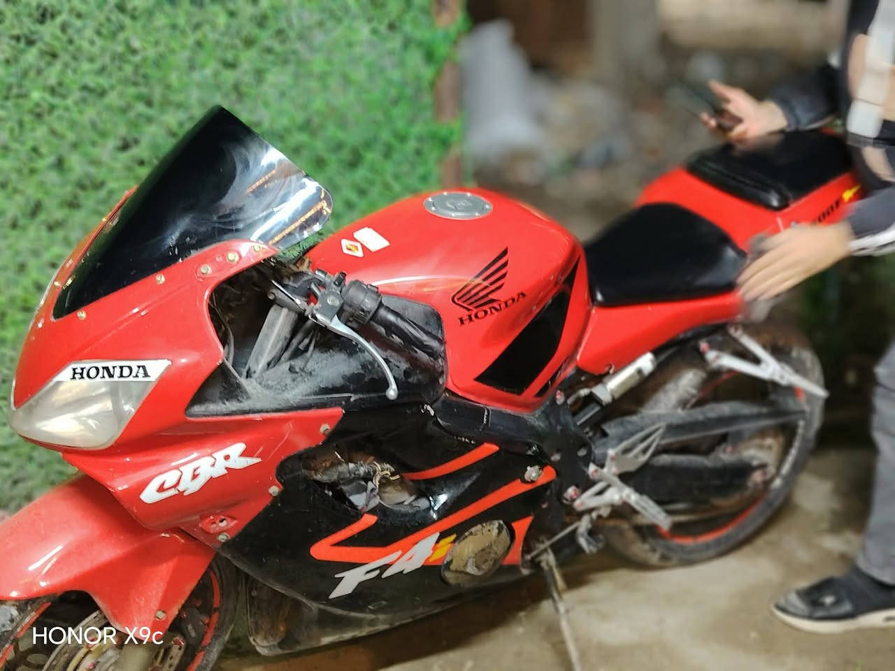 سلام عليكم شباب دراجه مكفوله موديل 2004 السعر 22 بيه مجال *********** تواصل واتساب وتصال
