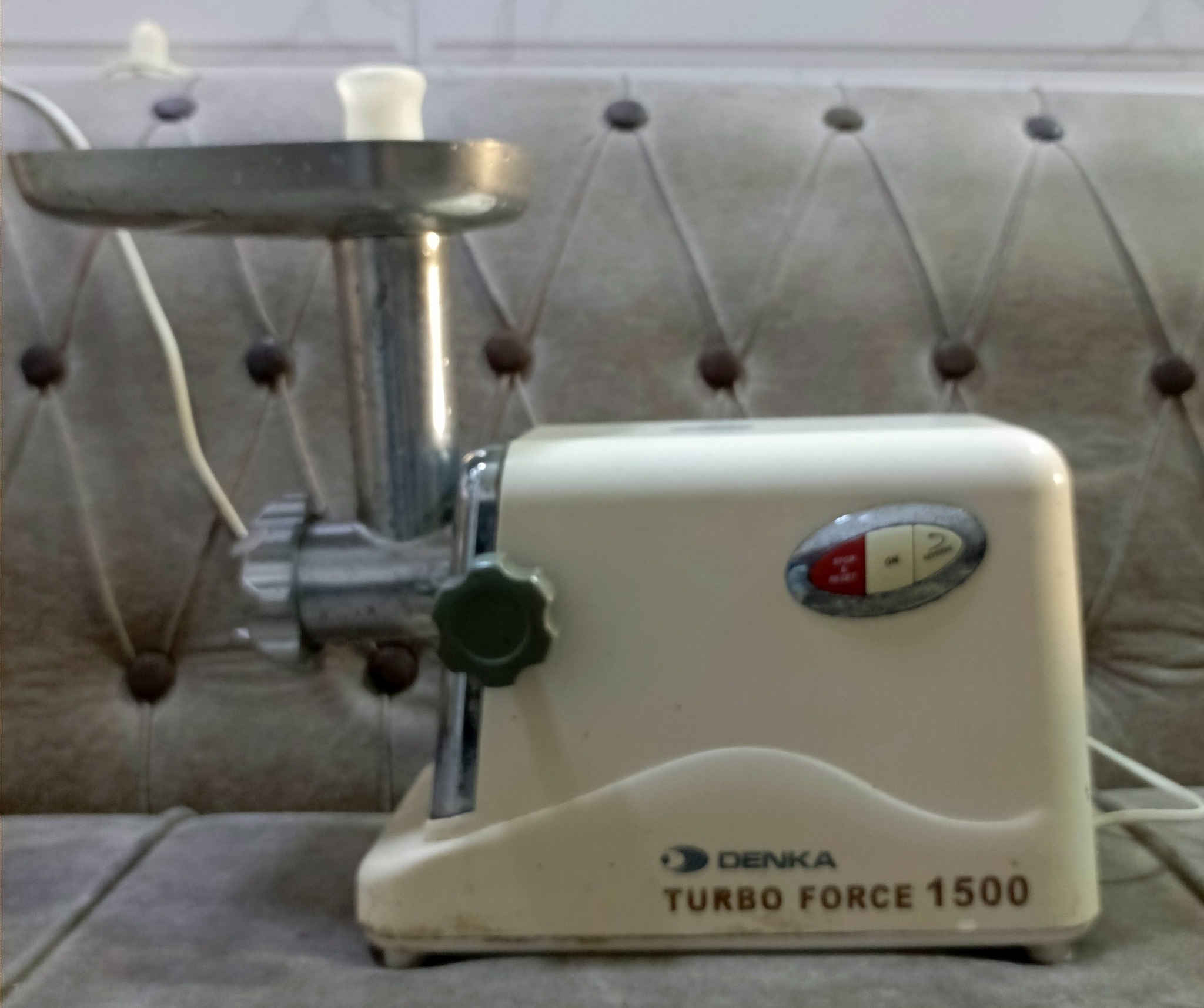 للبيع قديمه الأصليه . بيها نقص شرائح الناعمه ولخشنه ولوسط موجوده بس هاي المثلثه . عادي ينباعن تگدرون تحصلوهن . المكينه تشتغل وأصليه


**إذا كنت صاحب هذا الإعلان وتريد حذفه لأي سبب، رجاءا أرسل رسالة إلى الدعم الفني**