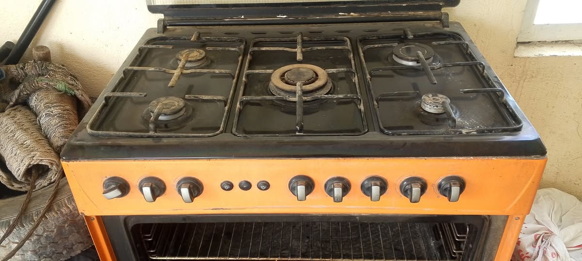 السلام عليكم طباخ للبيع السعر 150 وبمجال ‏‪***********‬‏
