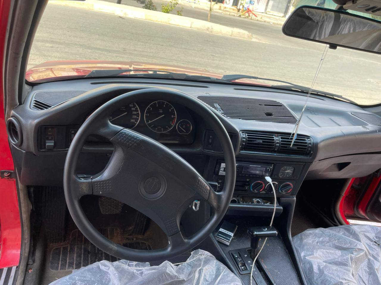 السلام عليكم 
BMW520 
اصل 
محركه 528 صقر دبل فاينوس
كير توماتيك 
تبريد تدفئه
بلا صبغ بيها تلقيطات مكانين
كهربائية كلها شغاله
رقم نينوى الهزه البارحه سويته
شرط تحويل 
كابون بانزين ماستر بيها
السياره متعوب عليها كلش ونضيفه مو ملزكه
مسجل وطخم سماعات جديد ومضخم صوت 
قف مركزي +من تقفلها الجامات والسلايت ينسدون
***********
بي وتس 
سعرها اتصل ع رقم
