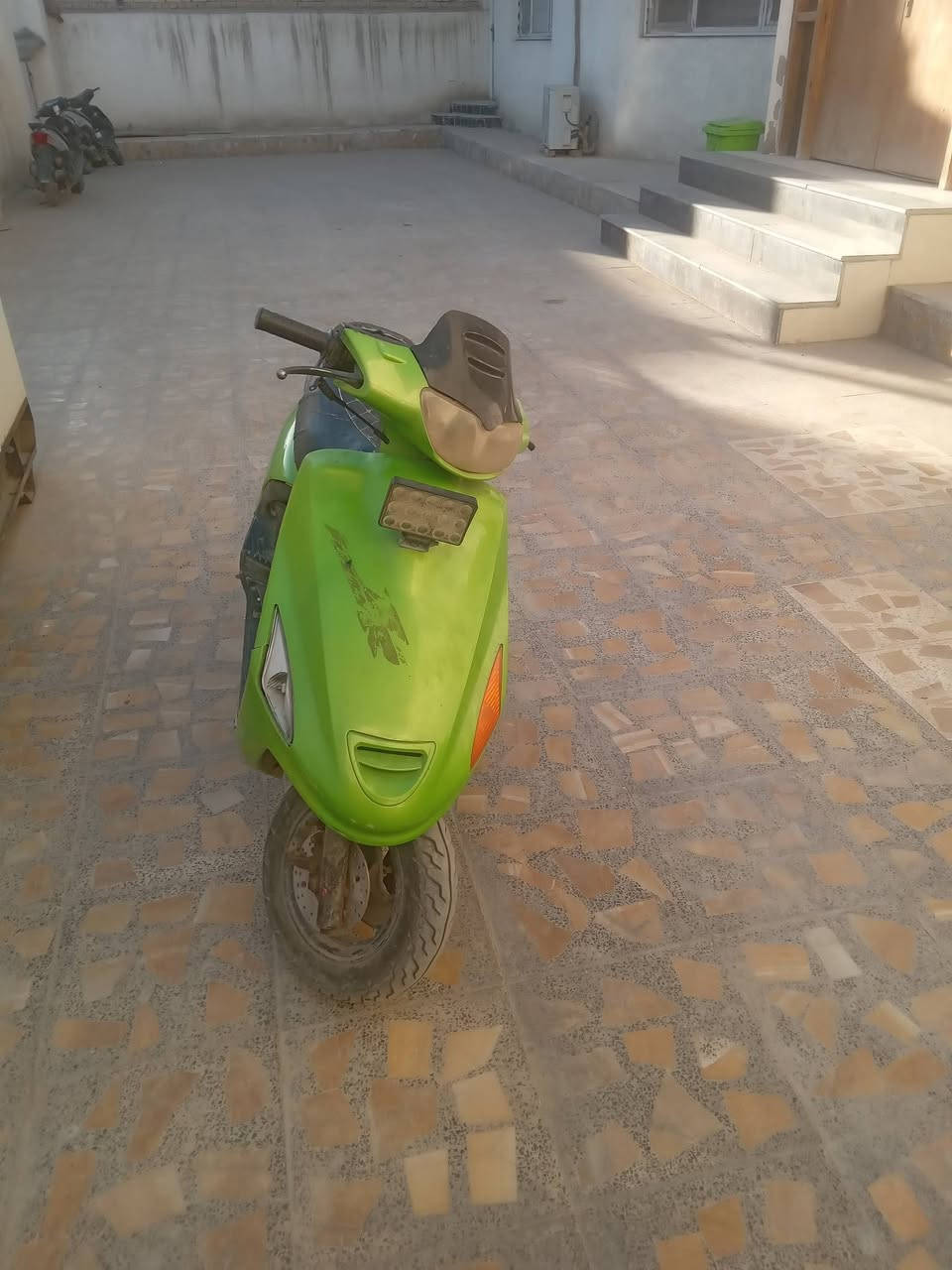 السلام عليكم فراشه مفتوحه محرك ناعم ونضيف دراجه تشتغل هندر طكه وحده عوزه شويه ترتيب السعر 250 وبيه مجال بسيط استفسار ***********
