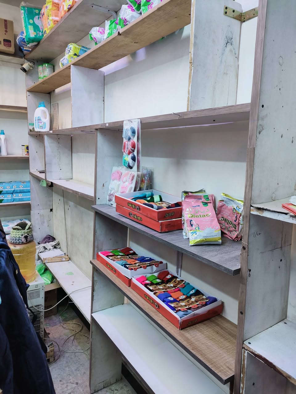 رفوف خشب أو جام خانة للبيع 
الرفوف ٣٠٠ ألف 
الجام خانة ٥٠٠ الف

الشعلة شارع المستشفى 
***********
