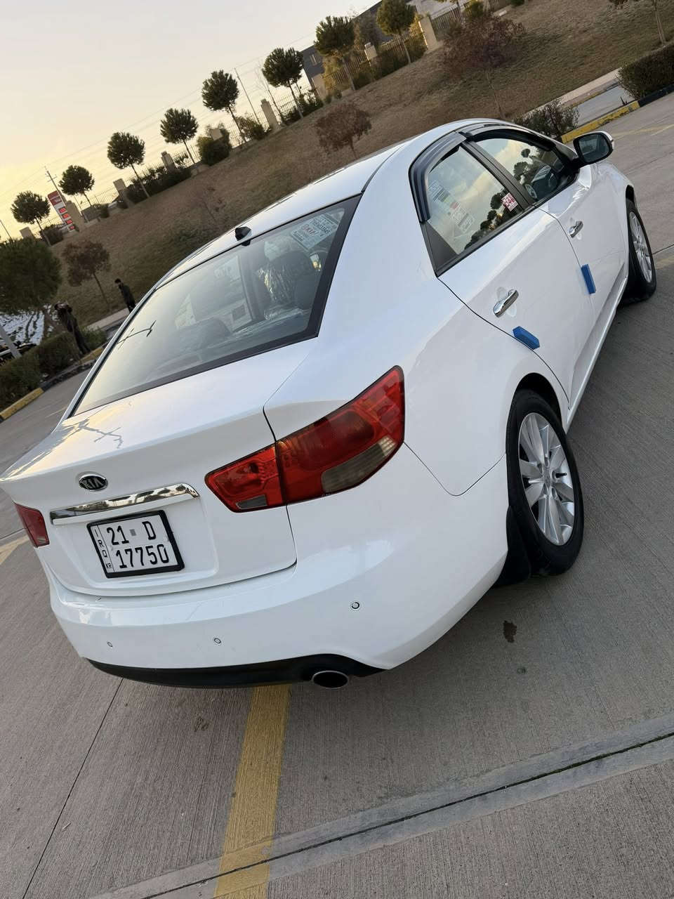 السلام عليكم كيا سيراتو للبيع ٢٠١٢ مواصفات مكينه١٦٠٠ دوش كير lt مري شفط زائد اشاير بالمري يدات نيكل زائد تايرات خمسه ويل كب فول تحكم ستيرن ثلاث وضعيات قياده الكير عادي زائد اتوماتيك زائد شفتات داخل اسود ABS مانع انزلاق تايرات زائد حداديه كله جديد ارقام سنويه كله جديد   
السياره بدون صبغ فقط باب تبديل بلادي
زائد مكانين بارد ازغار 
ملاحظه توجد منظومه غاز جديده في السياره
السعر ١١٤ بيها مجال بسيط مكان السياره سليمانيه
للاستفسار ***********
