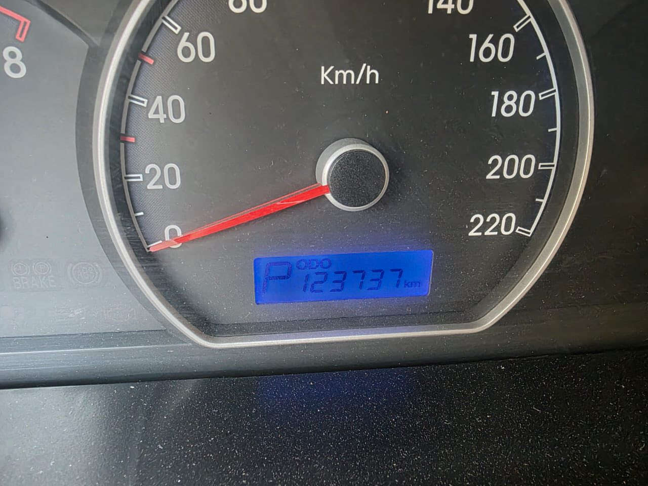 السلام عليكم النترا 2010 خليجي  رقم بغداد بأسمي محرك 2000 سلايد  بيه بارد باب السائق وإصبعين بارد ممبين بالحامل الأمامي عكس السائق بدون صبغ  الدعامية الاماميه بيه تكحيل ماشيه١٢٣ ألف شرط التحويل  السعر ١١٨  مكان السياره بغداد رقم/***********
