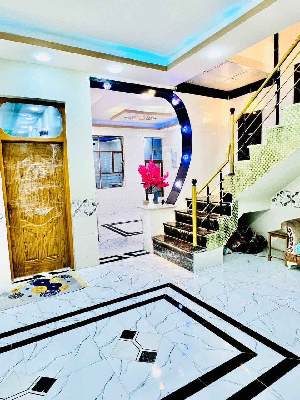 يا الله بيت للبيع مساحة 200متر
 طابو صرف سند بسم المالك 
يحتوي على غرفتين وصالة ومطبخ 
ستقبال صحيات منور بناء حديث 
طابوك نهروان صب مركزي بناء جناي 
شارع 15 10xحرف T العنوان النجف حي مجمع بيتي 2 
مجاور  مجمع الميرات 
السعر 128وبي مجال 
باقي التفاصيل ***********
أساور للعقار @
