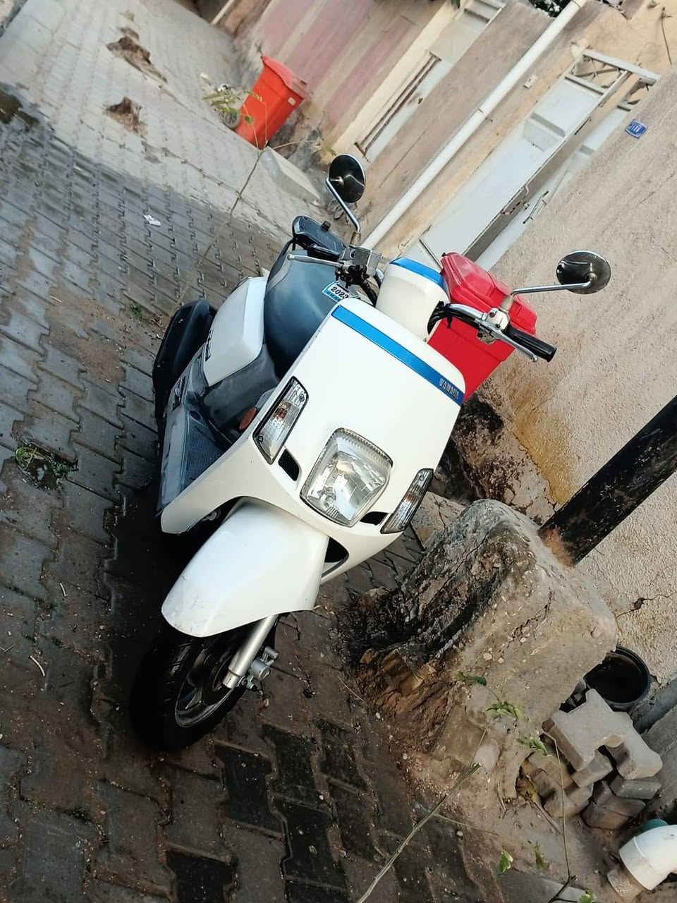 السلام عليكم
حبايب دراجه بوليسي مسطره 
الدراجه صارلها شهرين من نازله من  الحاويه 
 ومكفوله كفاله شلعه معدل ومحرك وكهربائيات 
وشرط الدهن كله امزويل  
شراي اتصل ***********  وتشلع عيوني 
مو شراي اعبر المنشور ♥️
