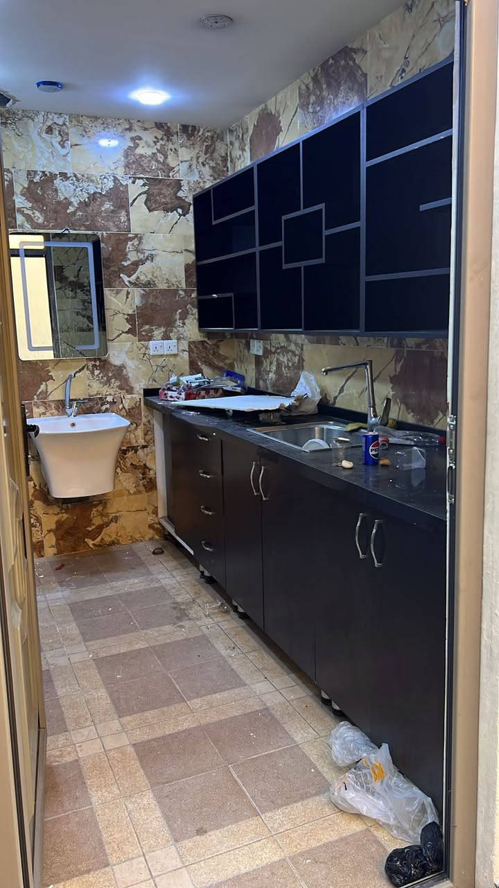 السلام عليكم محل للايجار في الوزيريه للاستفسار ***********
