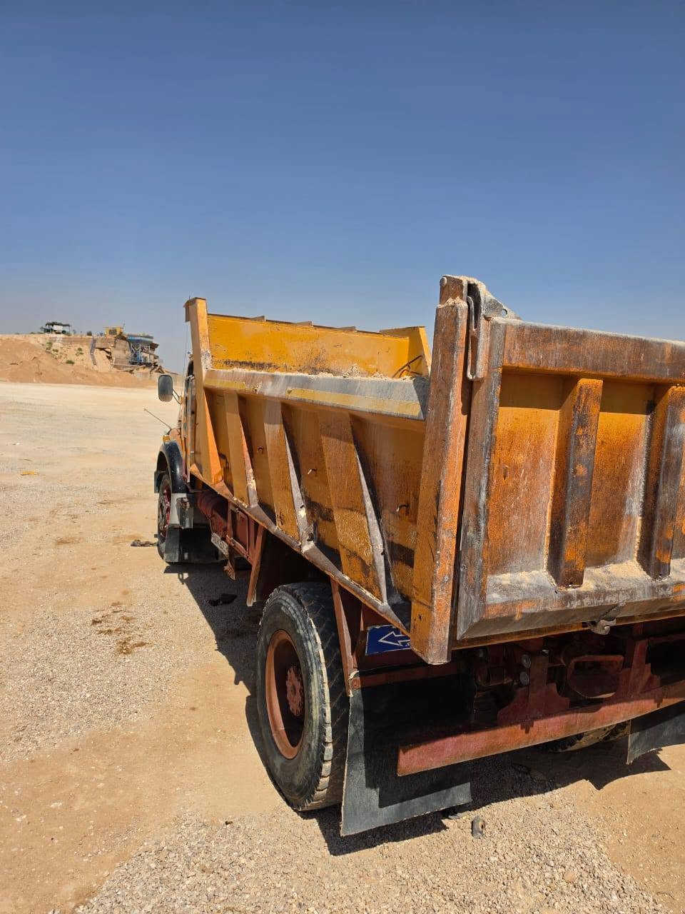 سلام عليكم تك مايلر بلادي موديل 81كير 25محرك لاتنقيص ولا تبخير شاصي مكفول تخم تاير رقم نكليزي تحويل ثاني يوم مكلف بنشر رقم صاحب اسياره***********
