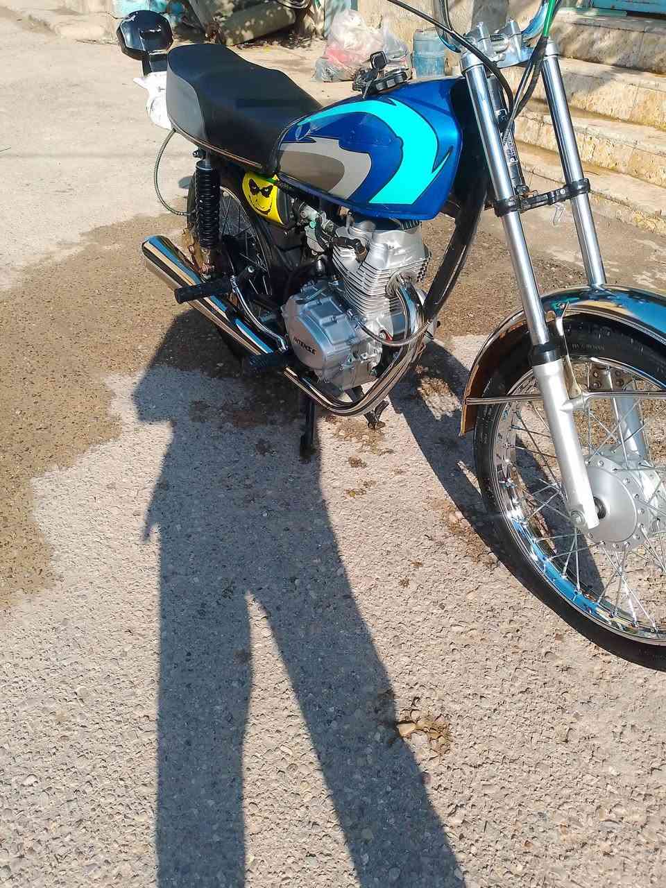 السلام عليكم شباب دراجه صار لها شهر من معمره دراجه بها عنبار كامل ابيع هي وامبارها واذا ما يفيدك الانبار انطيك ويل بدال الانبار سعر خاص ***********
