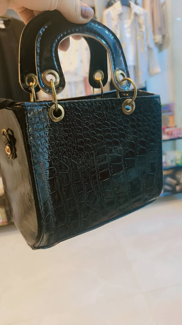 جنطه نسائي 😎👜👛
سعر القطعه 5

توصيل مجاني داخل الكوت 

العنوان
كوت/ شارع الهوره / مجمع أبن فنجان
توصيل لجميع محافظات العراق


**إذا كنت صاحب هذا الإعلان وتريد حذفه لأي سبب، رجاءا أرسل رسالة إلى الدعم الفني**