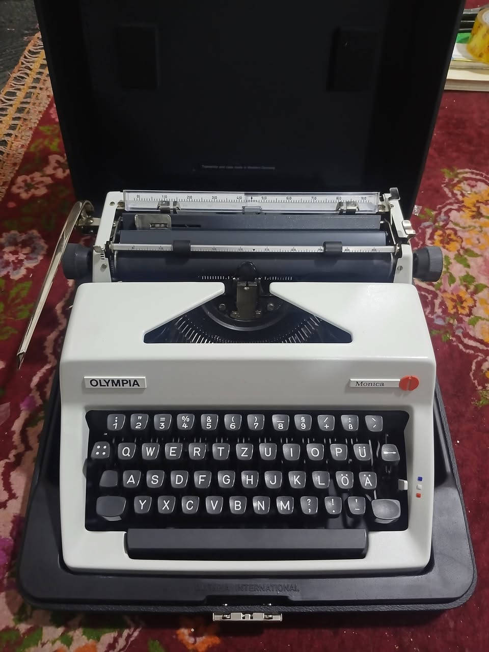طابعة قديمة انكليزي يدوية صنع الماني غير مستخدمة 
السعر 90 الف


**إذا كنت صاحب هذا الإعلان وتريد حذفه لأي سبب، رجاءا أرسل رسالة إلى الدعم الفني**