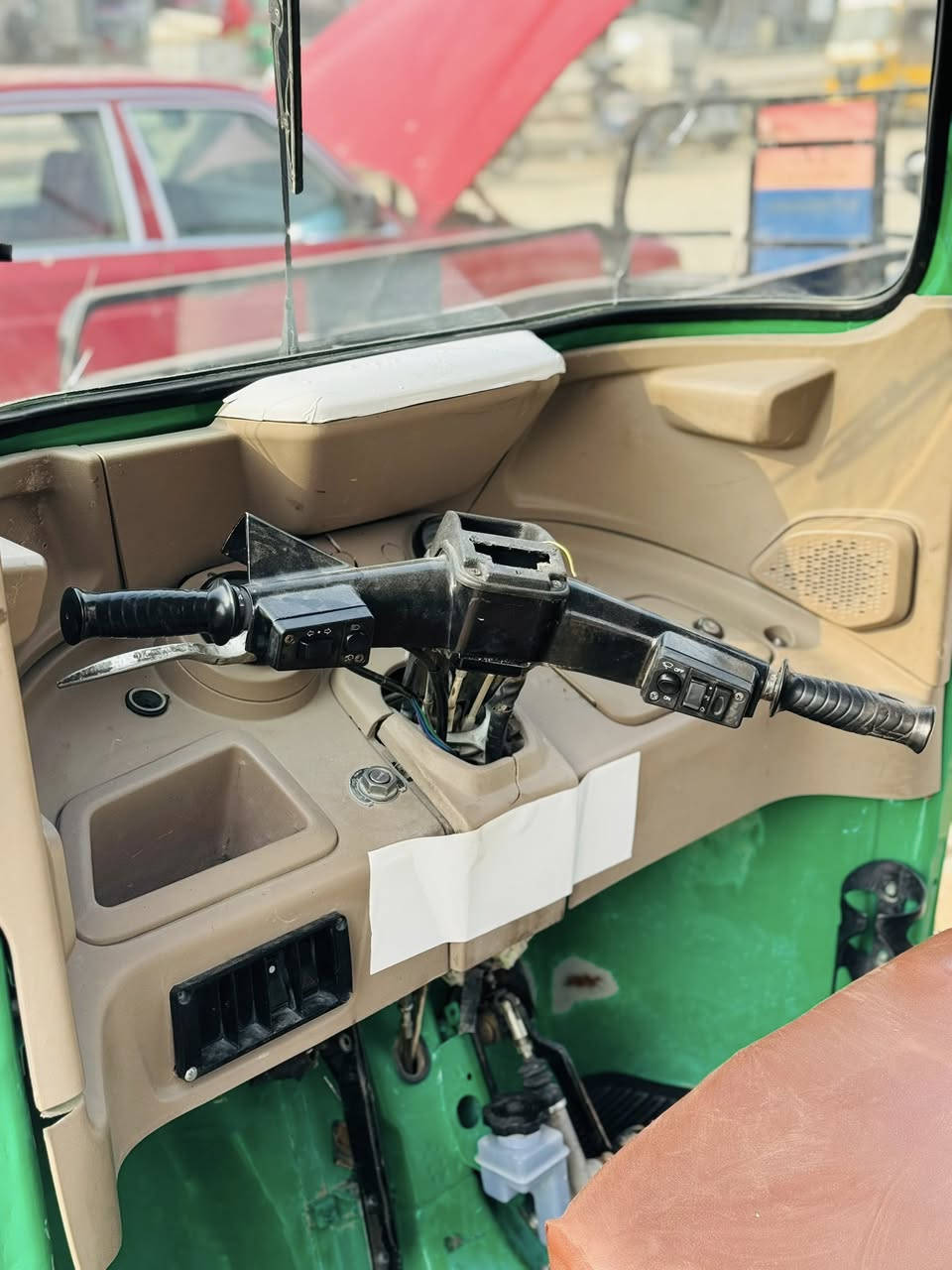 ̣̇ٱلْسَلآإمّ عَلْيّكَمُ وَرَحَمُةٌ ٱلّلـھٌ 
لببيع تكتك 22/شهر 4 رقم وسنوي باسمي  مبدل بوش وبستم شركه 
تخم تاير  الدوس معمره وبيه ضربه بل لغد والباقي كله كدامك 
السعر 7/200 وبيه مجال 
***********
