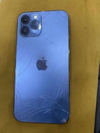 ايفون ١٢ برو ماكس ٢٥٦ بطارية ١٠٠ محتركه شاشه مثل ماموضح بصوره مكاني بغ...