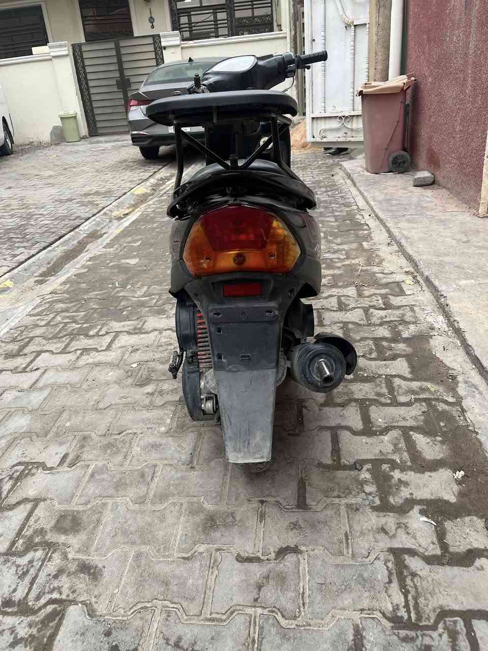 السلام عليكم من رخصه الادمن دراجه ماكس عدله سلف و هندر دراجه معدل مكينه ما بلادي 49 . السعر 700 وبيها مجال حك الجيه مكان الزعفرانيه شارع المعهد 
رقمي *********** .
