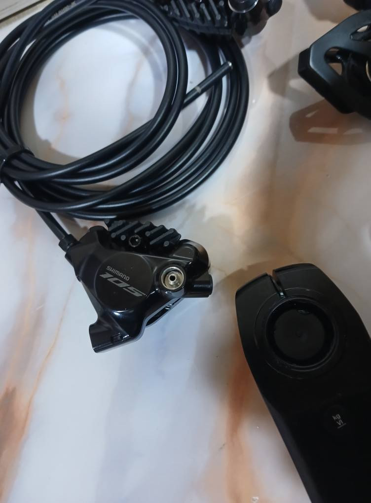 السلام عليكم كباتن متوفر سيت كروب شيمانو ماركة/105/7170/
كهربائي دسك هيدروليك جديد غير مستخدم 
السعر المطلوب /750$/
العنوان البصره الجمهورية شارع المكاتب 
***********
***********
تحياتي للجميع أخوكم محمد المنصوري
