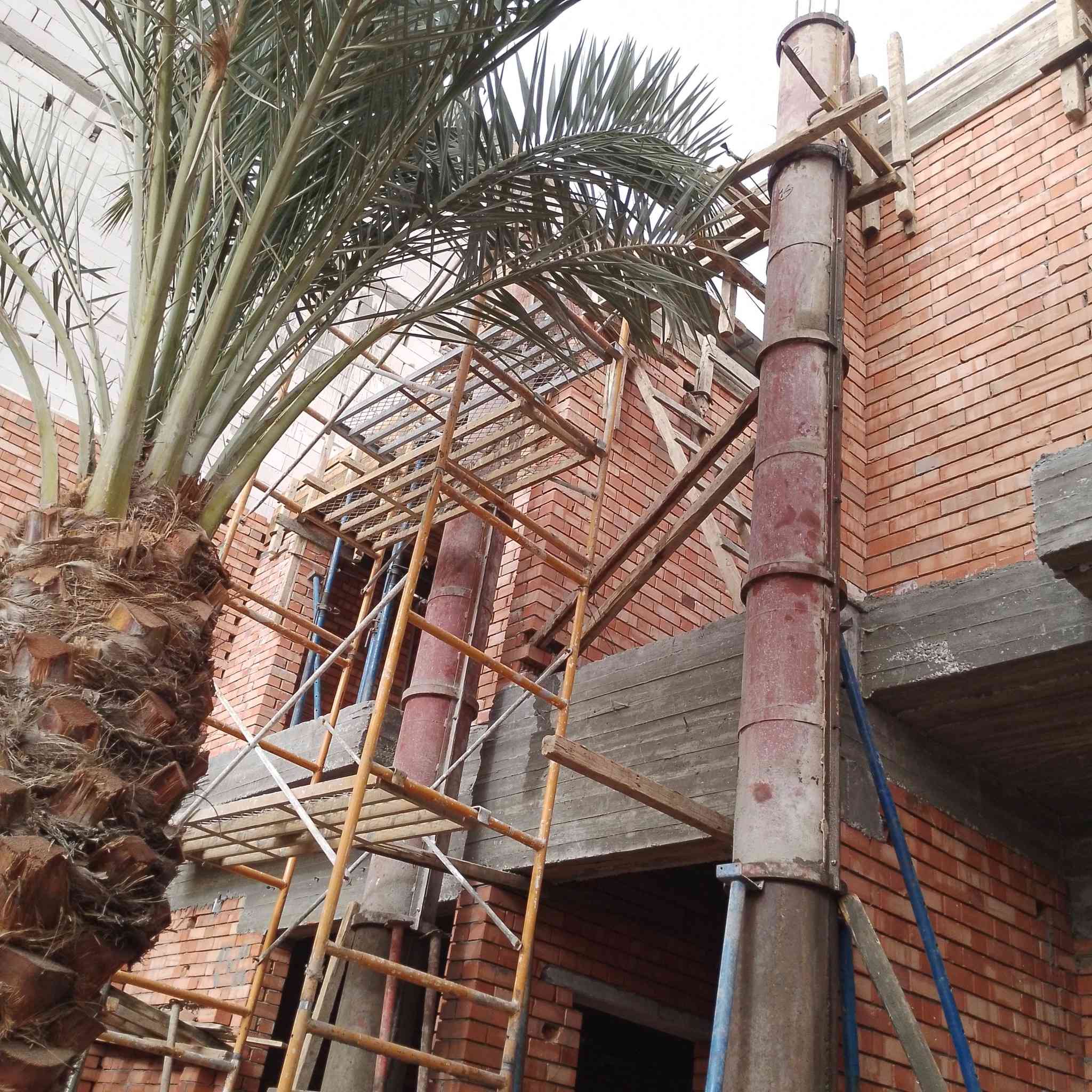 سلام عليكم
عمل نجارة وحدادة وصب اقساط وحاظر داخل القرنة 
وخارجها 
رباط ارضي
رباط فوق الشبابيك
سقف اي مساحة كانت 
عمل درجة اولى وتسليم مهندس 
عملنا كرسته وعمل أو فقط عمل 
*********** وتساب
