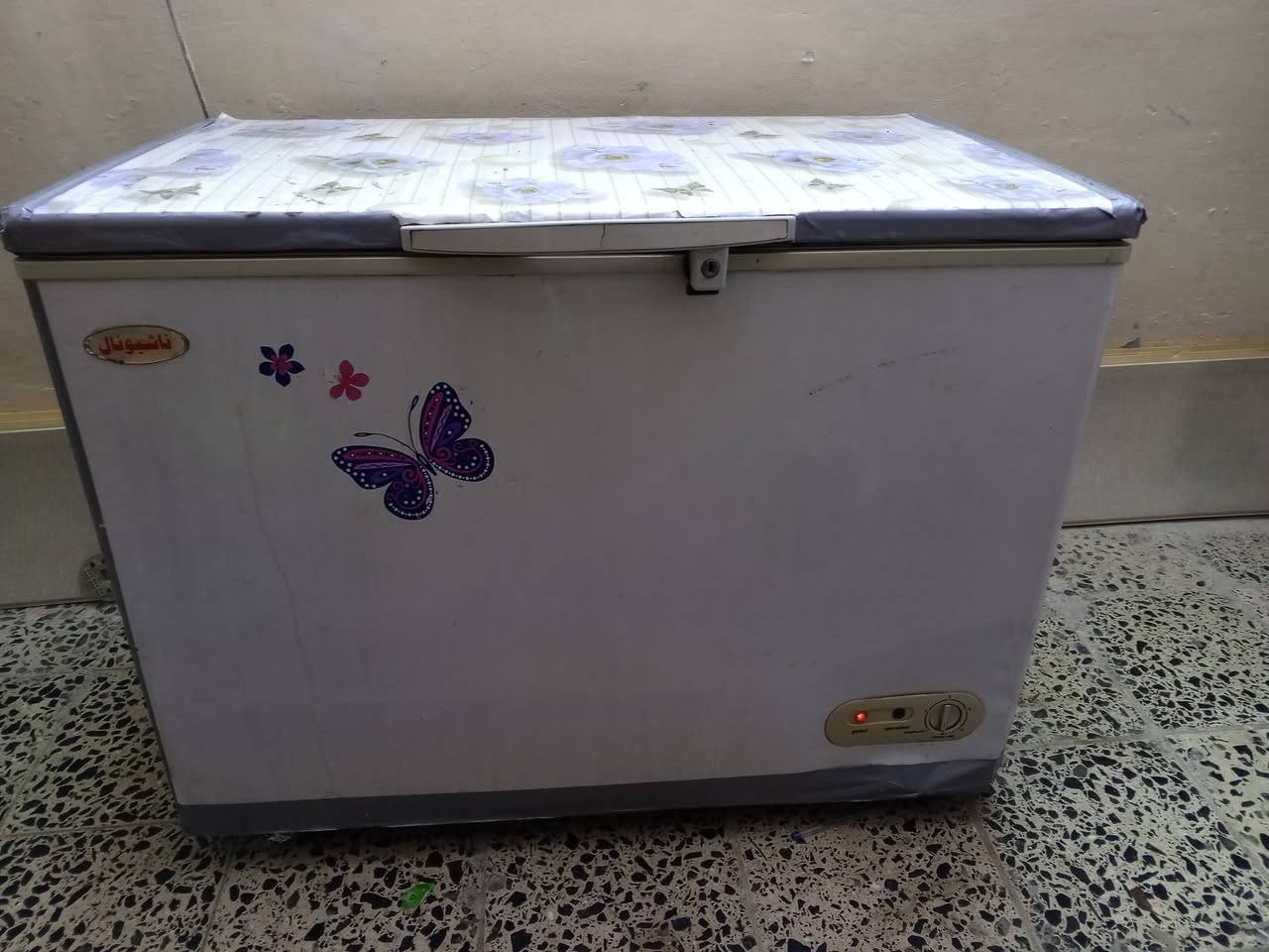 مجمدة نظيفة تجميد زين للبيع سعر 60 
وثلاجة كونكورد نظيفة  سعر 150
بيهن مجال بسيط 
المكان  / بغداد الشعب 
تواصل واتساب على الرقم ***********
