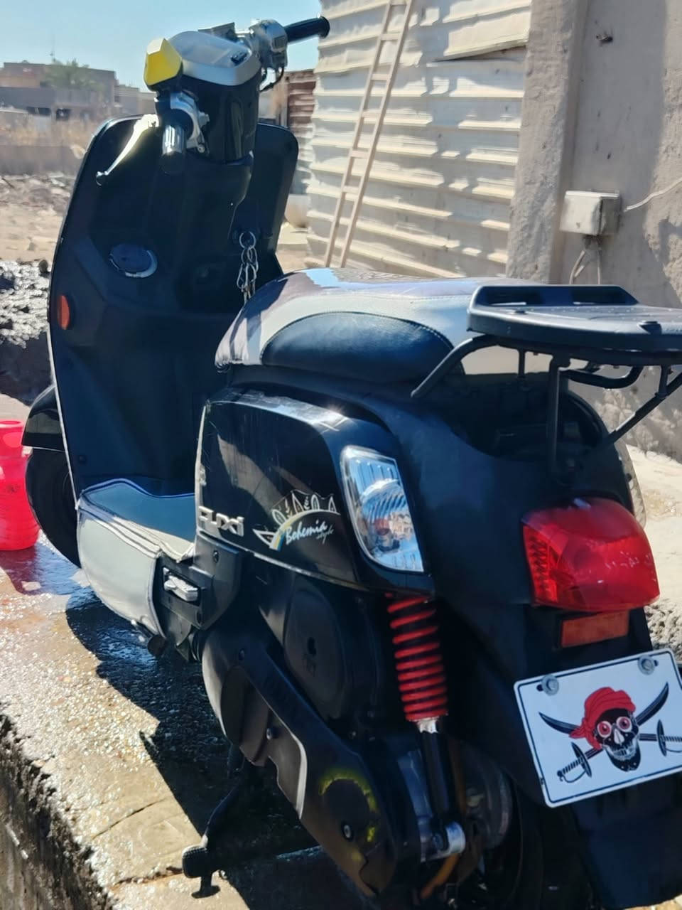 سلام عليكم دراجه بوليس مصطره ٢٠١٢خير من الله دراجه ختم واحد كهربائيات كله شغاله مال جناي تايرات جديده لايت زنون السعر خاص دك وبيك خير ودلل  رقم ***********
