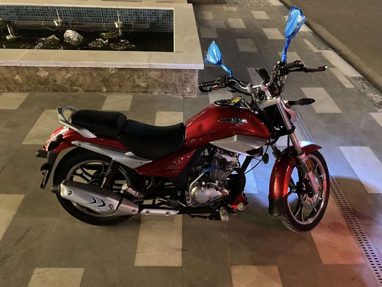 سلام عليكم هاوجي كلاسك للبيع موطور كلش نضيف مكينه ما مفتوحه اكفله من فتح بيه نقص بس صفاحيه الي بل جانب موديل ٢٠١٧
مكمركه كامله بس سجل 
عنوان رمادي التاميم 
رقم ***********
