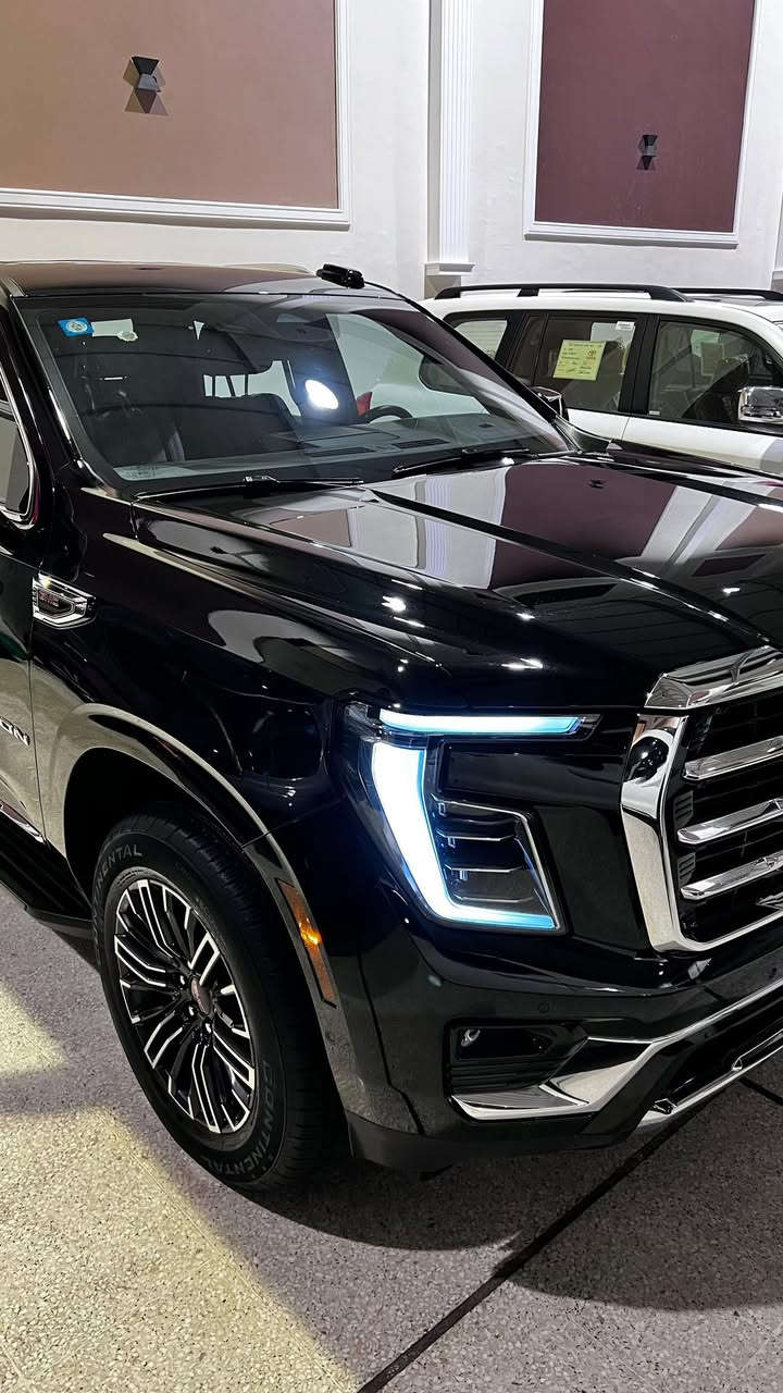 جمسي يوكن الفيشن 2025 خليجي   
كفالة عامة  
مغلفة PPF كاملة
ماشية 25 الف
ويل 20 بلاك   
 حجم المحرك 5.3 V8 
 بصمة  
تشغيل عن بعد                     
مرقم بغداد 
دخول بصمة ذكي 
باب خلفي كهربائي 
مقاعد جلد رصاصي                           
كراسي امامية كهربائية 
ميموري خزن كرسي السائق 
اريل نفكيتر 
حساسات أمامية 
حساسات خلفية 
لايت زينون + LED 
حجم الاطار 20
اشارة في المرايا الجانبية وكهرباء 
‏ABS 
دشبول شاشة ديجيتال 
شاشة Apple Car play 
سماعات سستم صوت شركه BOSE
4 كاميرات 360  
الانارة الداخلية LED  
 مثبت السرعة Cruise 
 المودات والاوامر الصوتية  
مخرج منفذ الطاقة 
فحص نظام السيارة 
تجاوي متحركة 
مثبت مقعد الطفل ISOFIX 
3 قطع تبريد 
أوضاع القيادة Drive Mode 
أوتو هولد Auto Hold 
نظام مانع الانزلاق 
حاملات الأكواب 

***********
 
العنوان : بغداد- الرصافة - معارض النهضة - 
 ( الفرع الثالث )
