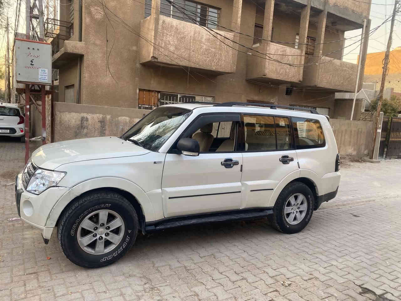 سلام عليكم اخوتي الاعزاء 

من رخصت الادمن المحترم 

عندي باجيرو 2008 محدثه 2010 محتاج مراوس بسورينتو من 2011 وفوك حتى اذا مصبوغه حزام ماكو مشكله 

مع تحياتي وتقديري للجميع .

***********
