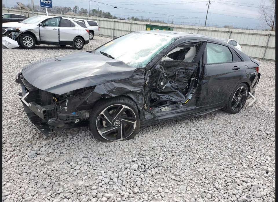 السلام عليكم
للبيع هونداي النترا N line 2023

فول مواصفات

فتحة سقف

تدفئة كشنات

بصمة أبواب + تشغيل عن بعد

‏‎رادار أمامي جانبي خلفي + تحديد مسار + مثبت سرعة ‏‎+ نقطة عمياء + فول تحكم ستيرن

3 انظمه قياده

كير DCT دبل كلج رياضي

جنطه ذكيه تفتح عند الاقتراب

مانع انزلاق

‏‎شاشة كبيرة تدعم كار بلي واندرويد اوتو

‏‎كامرة + ويل كب + لد نهاري

‏‎تحكم ستيرن فول+ كروز سرعة + دسك خلفي

سستم صوت مكون من 6 سماعات Bose + مكبر صوت داخلي يعني صوت عبالك كاعد بسينما

اوتو بريك يعني من تقترب من سيارة زايد توكف من وحدها + تحسس للازدحامات
رادار جانبي اذا كسرت ع احد السياره ترجع نفسها
يعني سياره متخليك تسوي حادث 😅

‏‎محرك 1600 تيربو دبل كلج يعني السيارة حرفيا طيارة

وبعد بيها مواصفات

السيارة حادثها جاملغ وباب السايق
وهنا بالعراق انطخت من وره صلحتها بس ماصبغتها واضح بالصورة
رقم الشاصي kmhlr4af8pu442391

السعر 155 الشراي فقط يتصل

للاستفسار واتساب او اتصال ***********

مكاني بغداد - القاهرة
