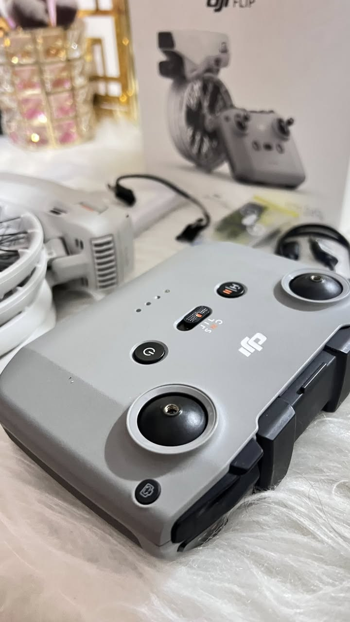 للبيع درون DJI Flip – سنكل 🚁
درون نظيف وجاهز للطيران، مناسب للتصوير الجوي وصناعة المحتوى.
أداء مستقر وجودة تصوير عالية من شركة DJI المعروفة.

المواصفات:
 • تصوير فيديو عالي الدقة
 • كاميرا ثابتة مع نظام تثبيت
 • تحكم سهل وسريع الاستجابة
 • مناسب للتصوير والسفر وصناعة الريلز
 • خفيف وسهل الحمل بيها  موصفات خير من الله  تابع اليوتيوب 

ملاحظة الباتري الغلاف بي كسر أثناء الشحن وما يئثر 
السعر: 700

📍: الموصل
للاستفسار أو تواصل خاص


**إذا كنت صاحب هذا الإعلان وتريد حذفه لأي سبب، رجاءا أرسل رسالة إلى الدعم الفني**